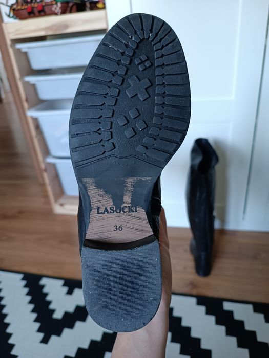 Czarne skórzane muszkieterki Lasocki 36