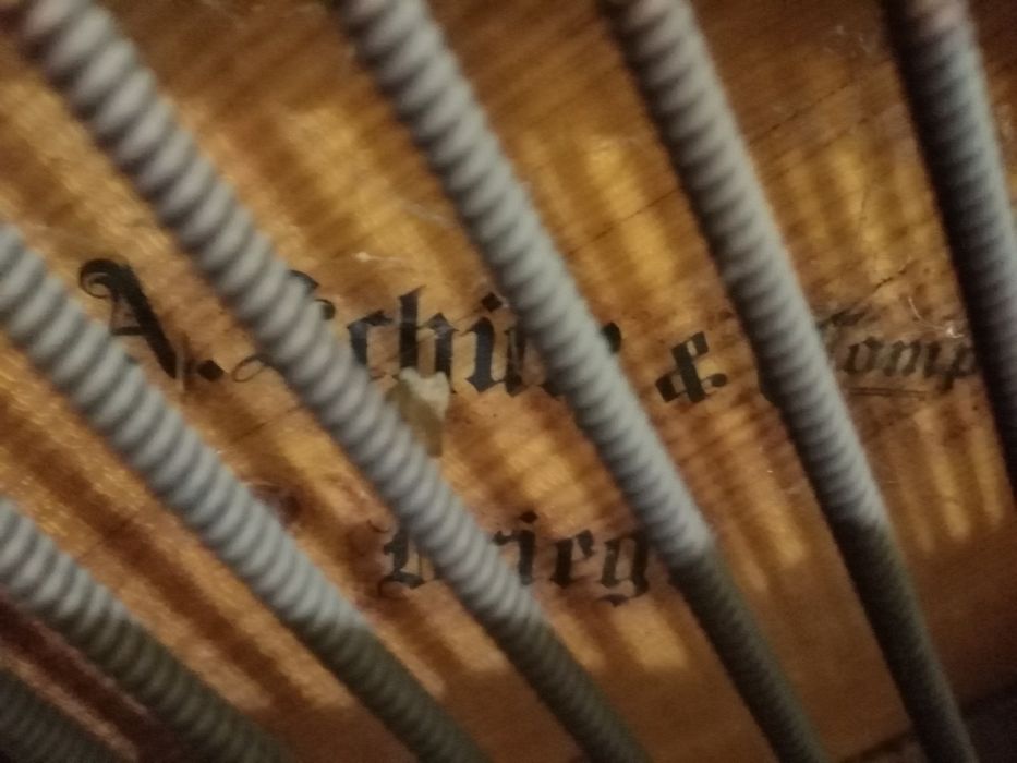 "Антикварне піаніно 1890 р. А. Schuch & Co. (робоче)"