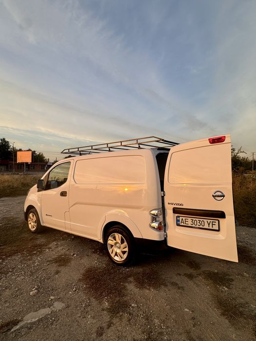 Nissan e - NV 200