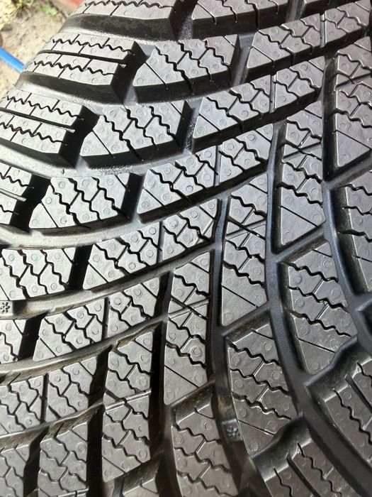 225/65/17 R17 Brigestone Blizzak LM005 зима 1 шт