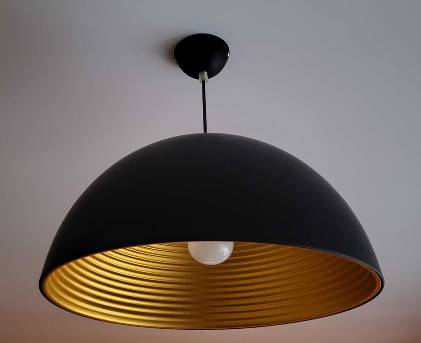 Żyrandol czarno-złoty