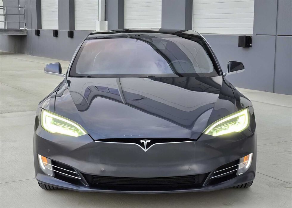 Tesla Model S      2021