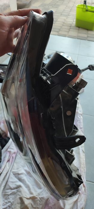 Продам фару праву Mitsubishi Outlender 3.