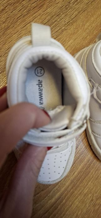 2 пари кросівки і хайтопи