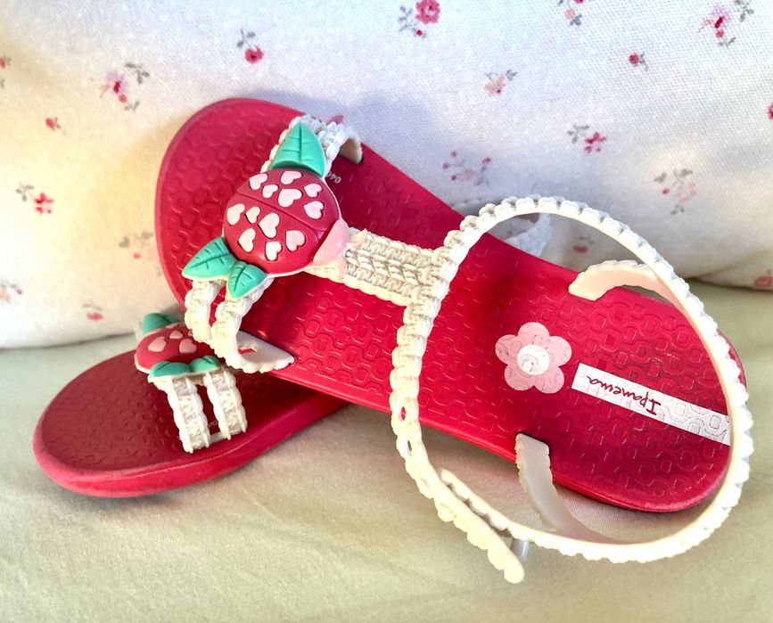 Ipanema Sandals with Ladybug Design, Size 25–26, Pink – Good Condition
