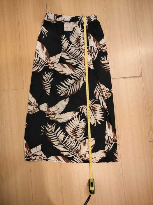Saia Maxi com uma estampa tropical de folhas de palmeira M