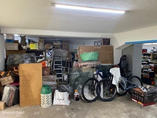 Garagem com 150m2 na Av. Republica, ao El Corte Inglês, possibilidade
