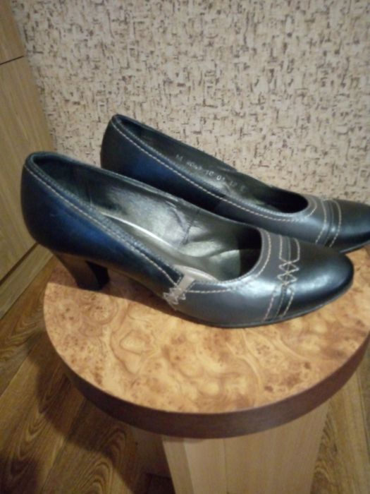Шкіряні жіночі туфлі