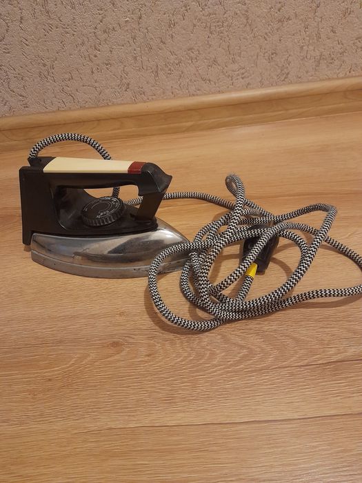 Żelazko predom dezamet  235