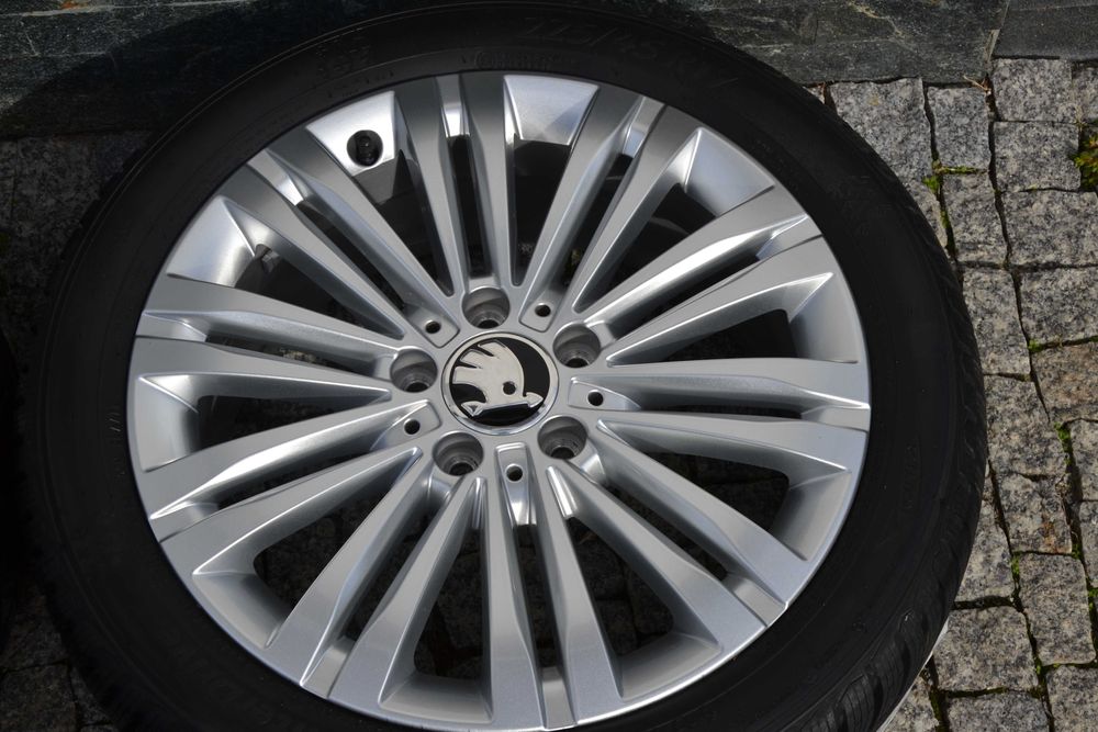 Koła Skoda Octavia 2,3 Opony Zimowe 225/45R17 Nowe 2025