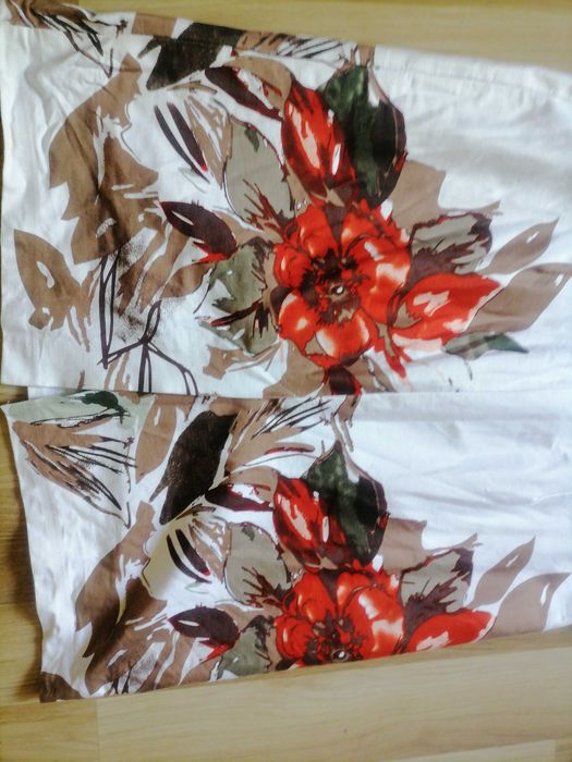 Biała sukienka w kwiaty 44