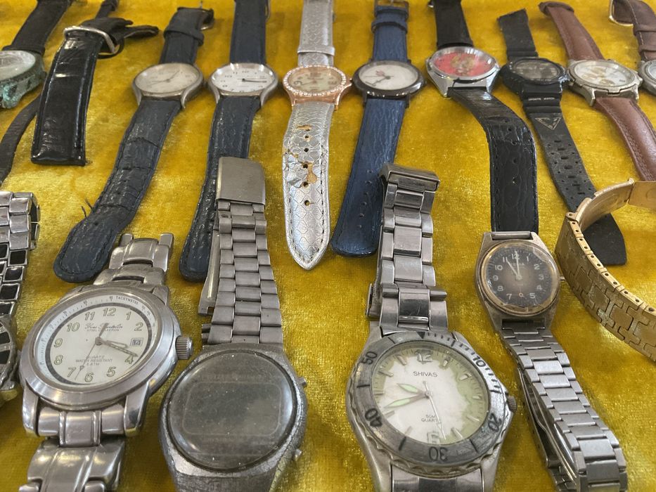 RELÓGIOS mistos 33 peças ler discrição