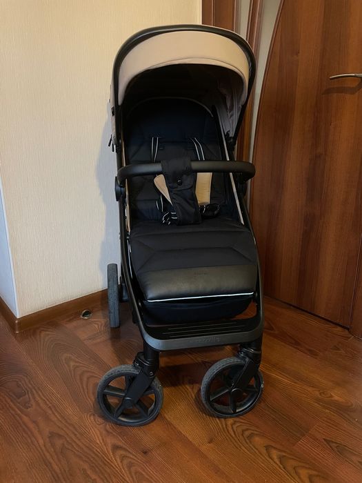 Прогулянкова коляска