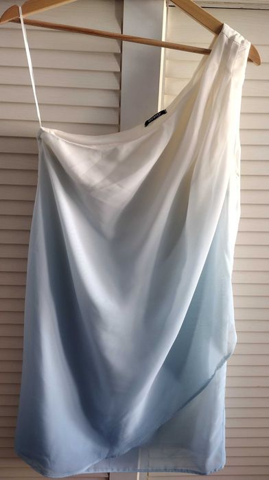 Sukienka na jedno ramię firmy Orsay