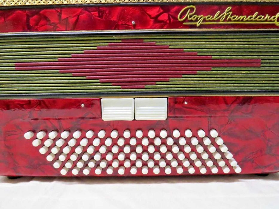 Acordeão Royal Standard à Terceira Voz com 96 Baixos - Acordeon