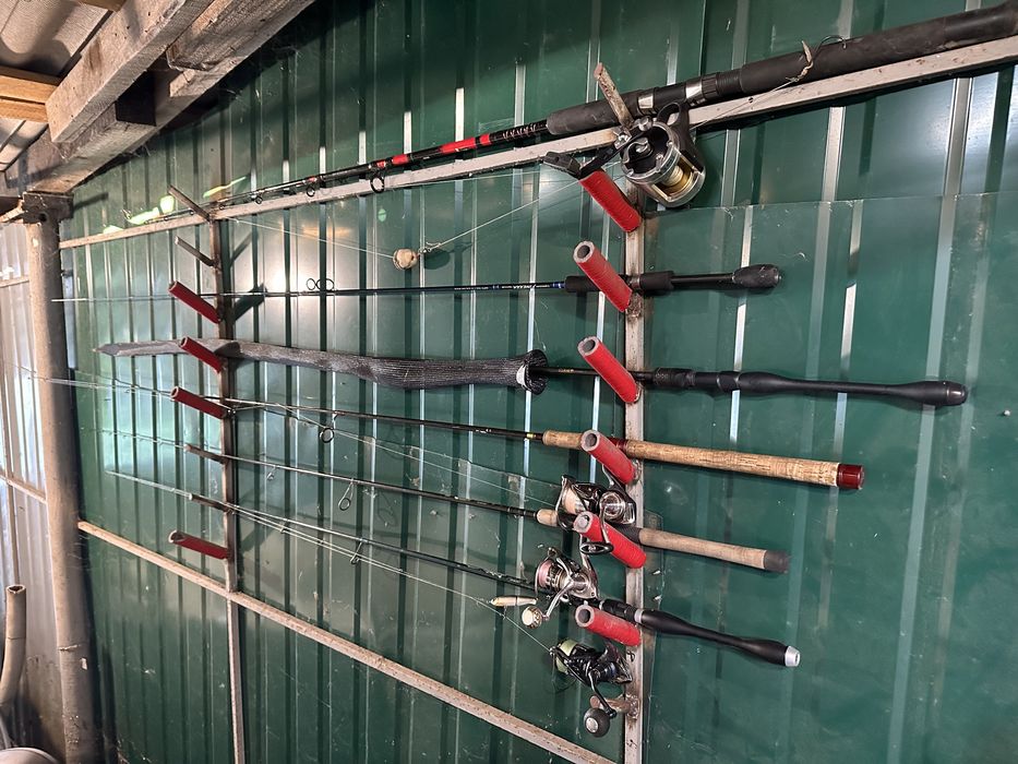 Гараж для човна на причалі