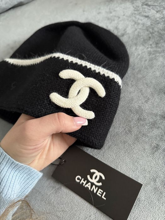 Черная белая шапка Chanel тренд 2026: 1 500 грн. - Шапки