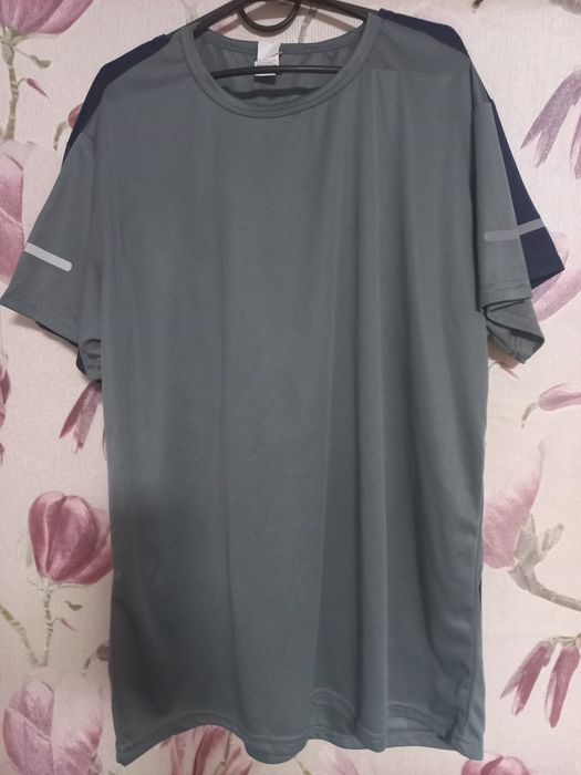 Футболки нові  дихаючі