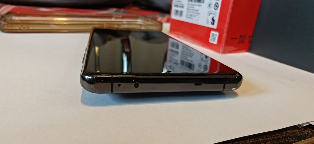 Oneplus 12 stan idealny 12GB 256GB wyświetlacz jak nowy Polecam