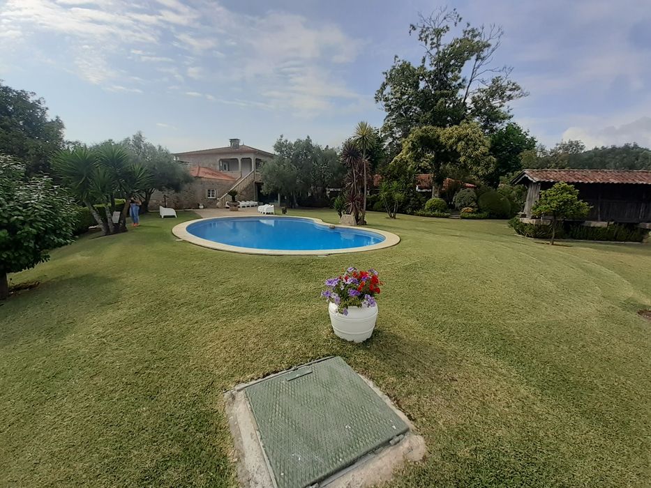 Fazemos construção de piscinas e limpeza