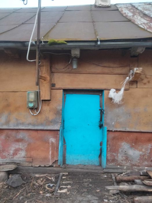 Земельна ділянка з будинком та прибудовами