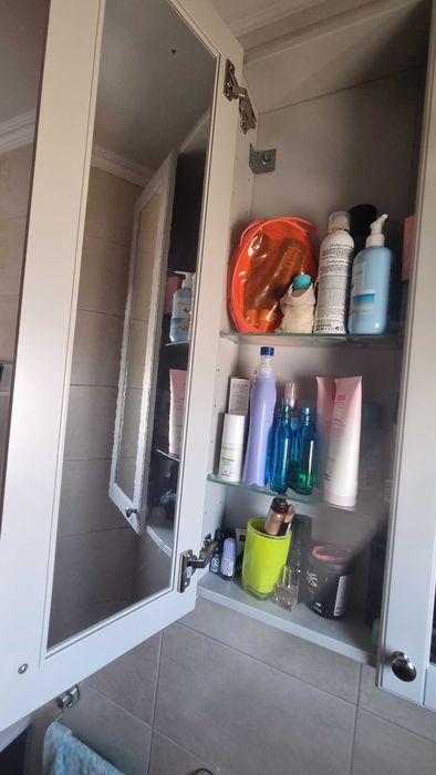 Armário espelhado com portas Casa de Banho