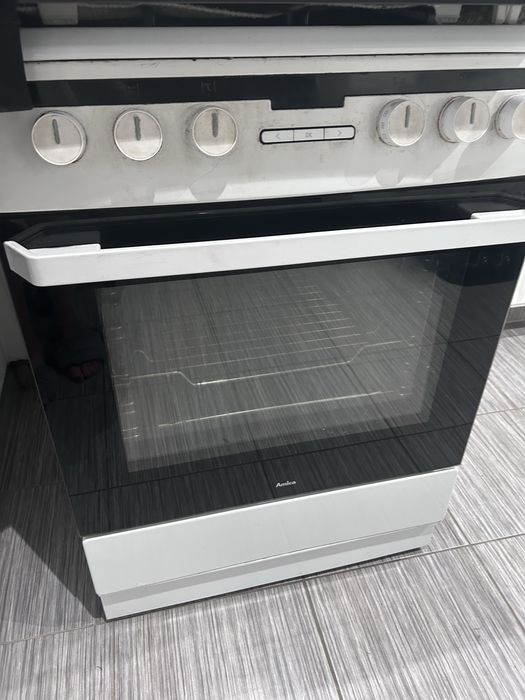 Sprzedam kuchenkę Amica – gaz + piekarnik elektryczny