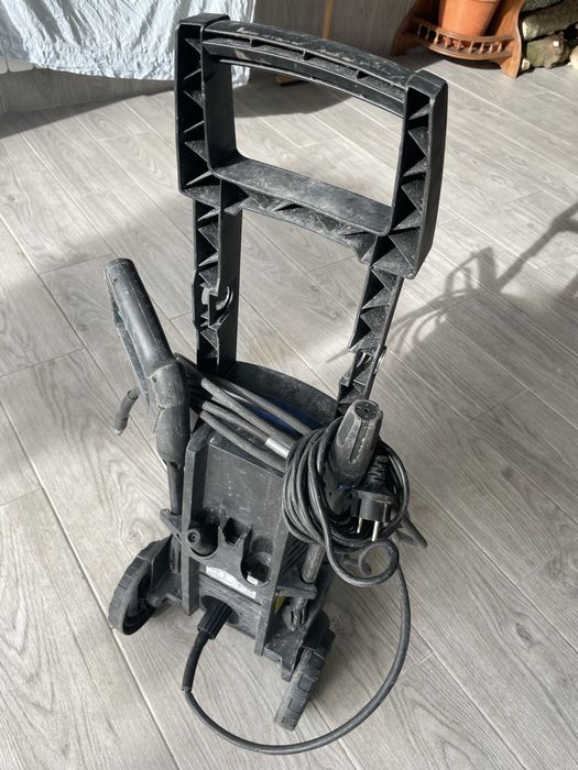 Maquina pressao agua nilfisk 125 avariada