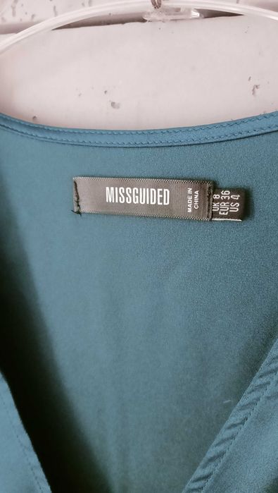Sukienka satynowa Missguided r.S szafirowa