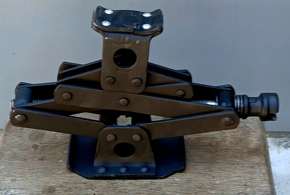 Домкрат для авто