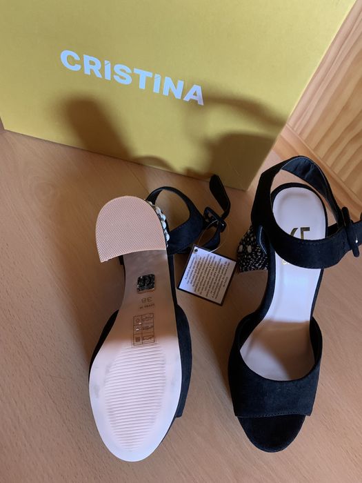 Sandálias novas pretas