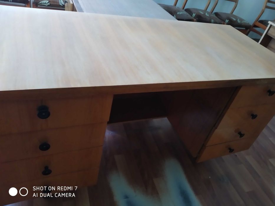 Продам офісні меблі: шафи, столи, стільці, вішалку для одягу