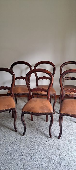 Vendo mesa e 6 cadeiras