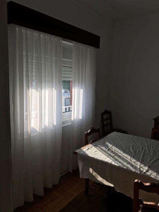 Alugo T2 nos Capuchos Alcobaca