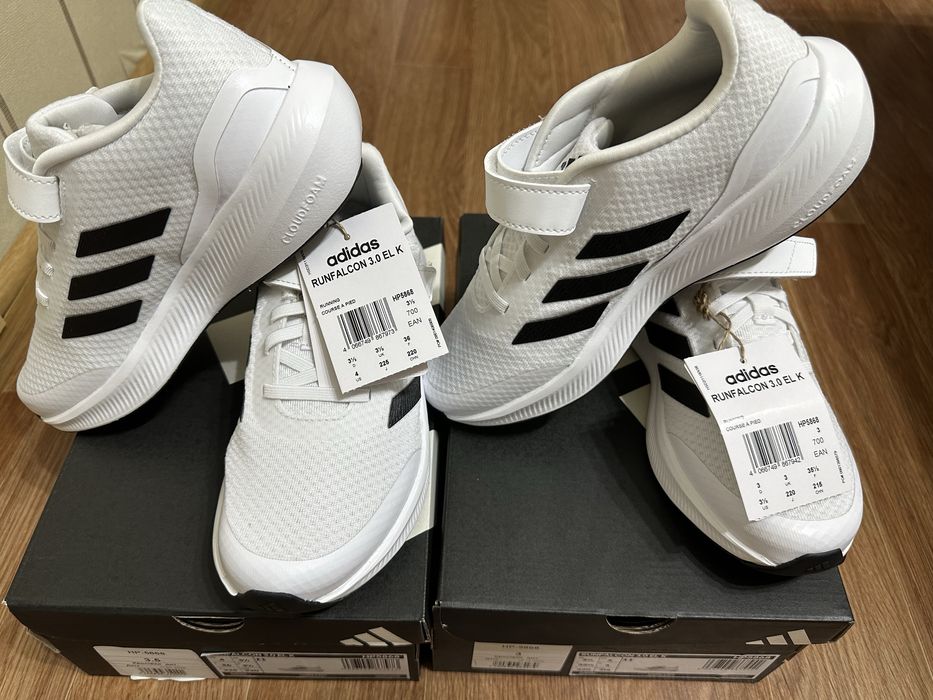 Дитячі кросівки adidas. Адідас.