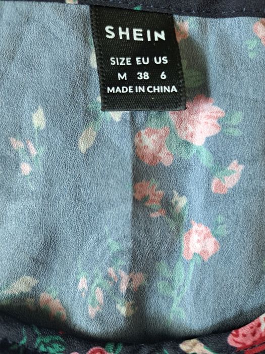 Czarna bluzka w kwiatki