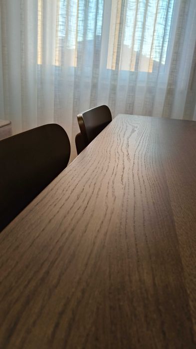 Mesa e cadeiras de sala