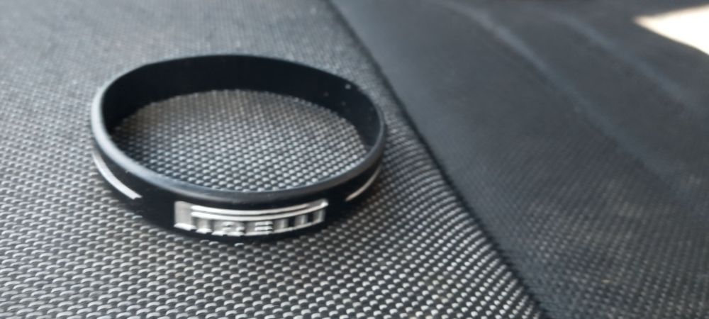 Opaska na nadgarstek Pirell P zero silikonowa
