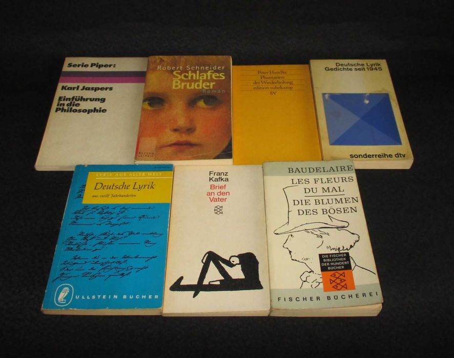 Livros de bolso em língua estrangeira Kafka Baudelaire Handke