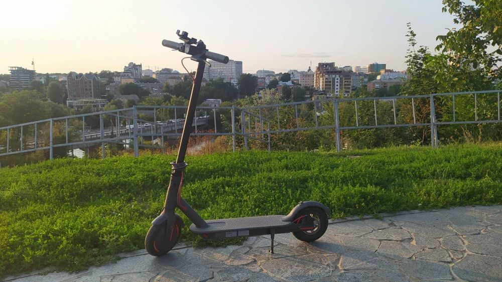 Продам электросамокат Xiaomi m365