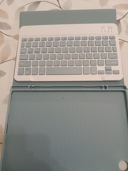 Чехол c клавиатурой Bluetooth