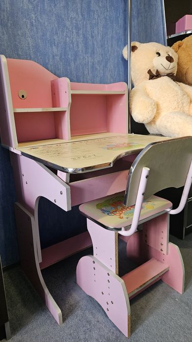 Відам дитячий столик та стілеці