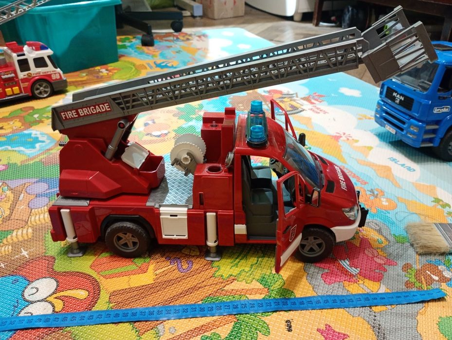 Пожежна машина,пожарка ,фірми bruder