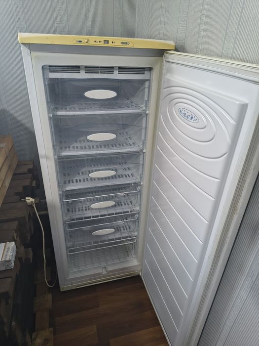 Продам морозильную камеру