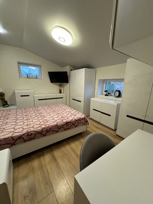 Свободный!Отдельностоящий двухэтажный дом!Свой двор!Есть генератор!