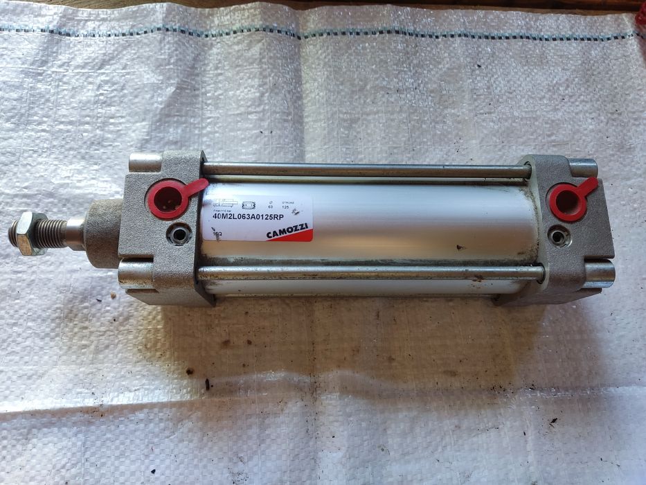 Пневмоцилиндр  camozzi.