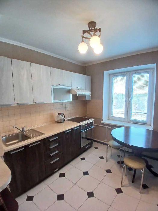 Будинок 2002 року Вул.Бальзака,4. ТРЦ «Глобал UA» 3к.кв. 7й пов. 90 м2