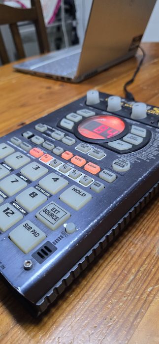 Roland SP404-SX.