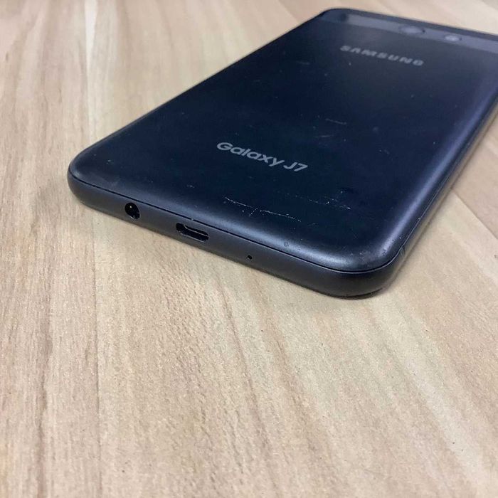 Vendo smartphone Samsung j7 2017 para pecas.
