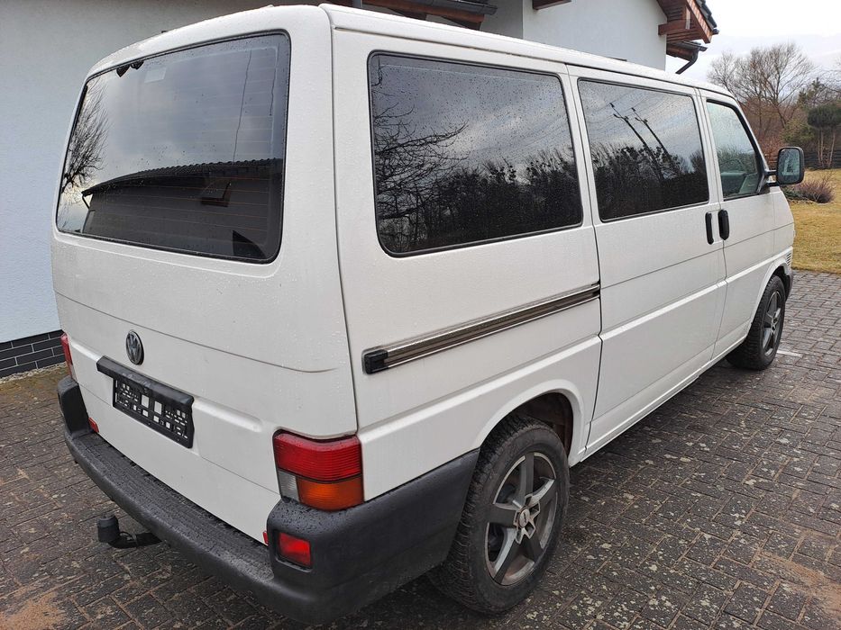 VW T4 Caravella 02r. 2,5tdi/88KM 9 osobowy (z możliwością spania)